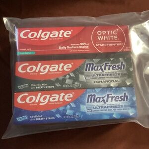 Colgate Optic White & Colgate MaxFresh Bundle